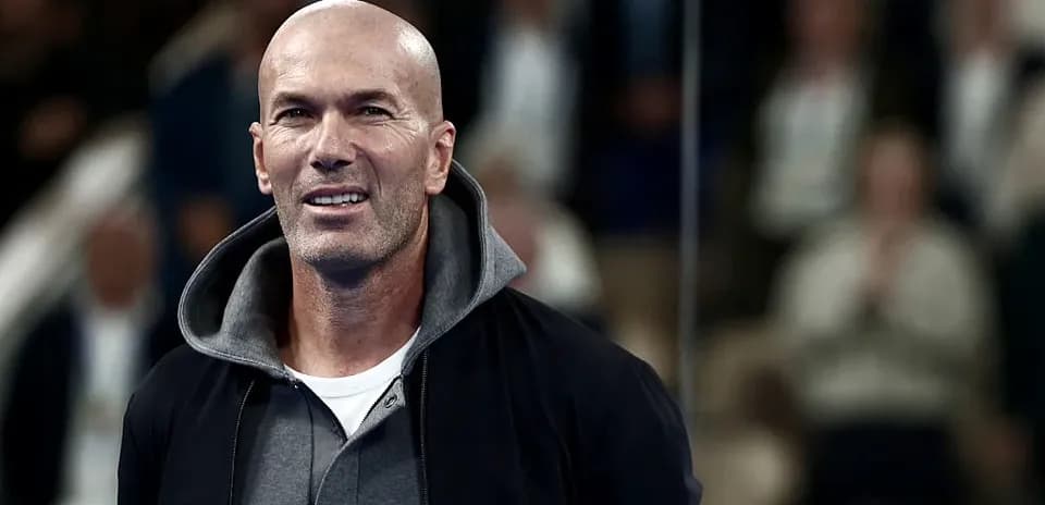 Zinedine Zidane sonriendo en un evento deportivo