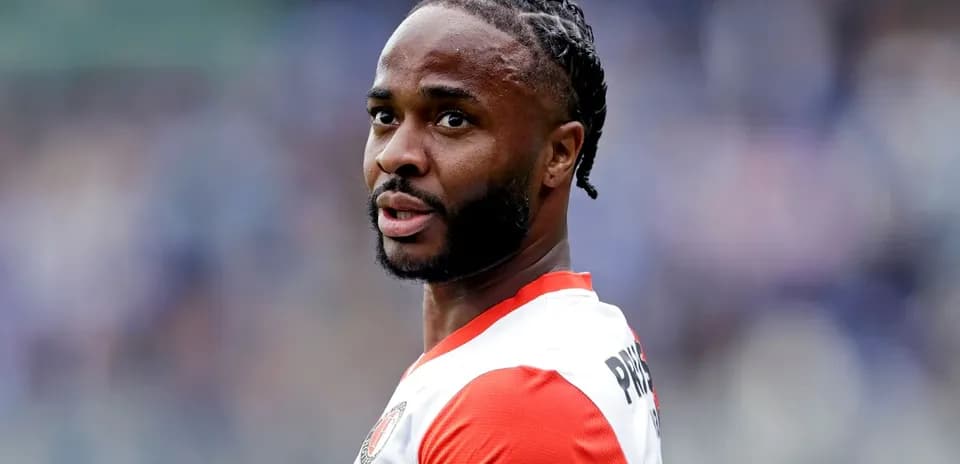 Jugador mirando hacia la cámara durante el partido