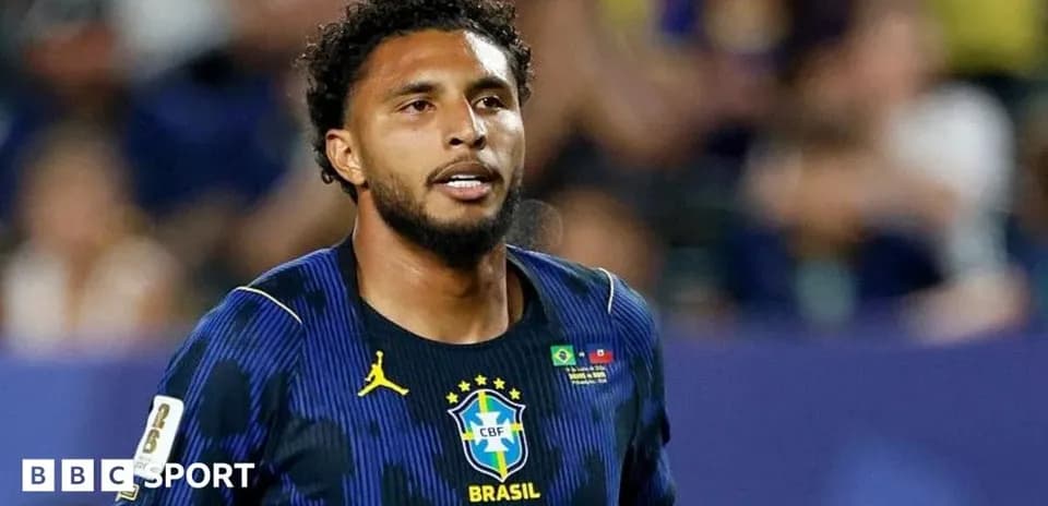 Jugador de Brasil en uniforme durante un partido