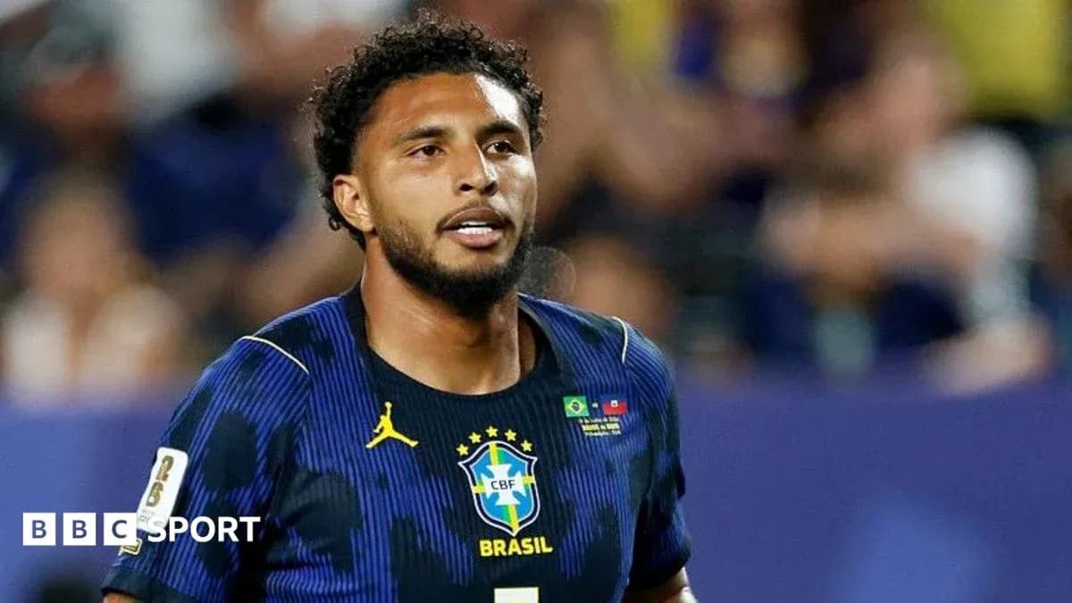 Jugador de Brasil en uniforme durante un partido