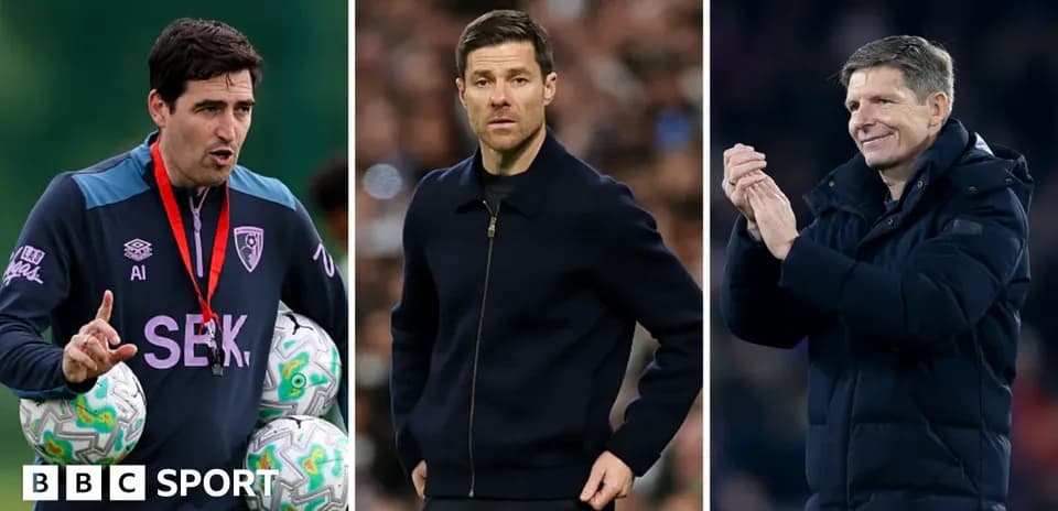 Tres entrenadores de fútbol en diferentes momentos