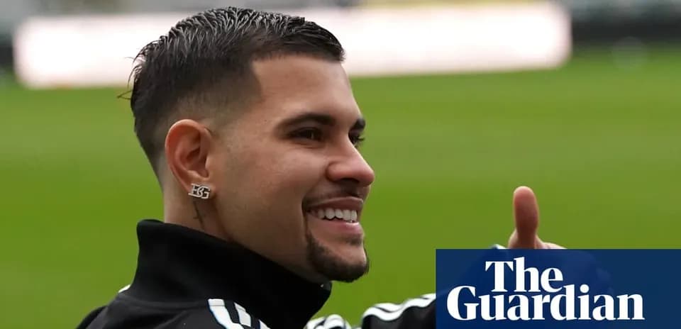 Jugador sonriendo y haciendo un pulgar hacia arriba