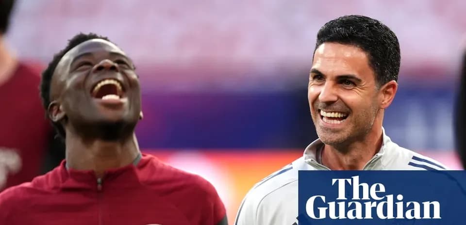 Jugadores de Arsenal riendo durante calentamiento
