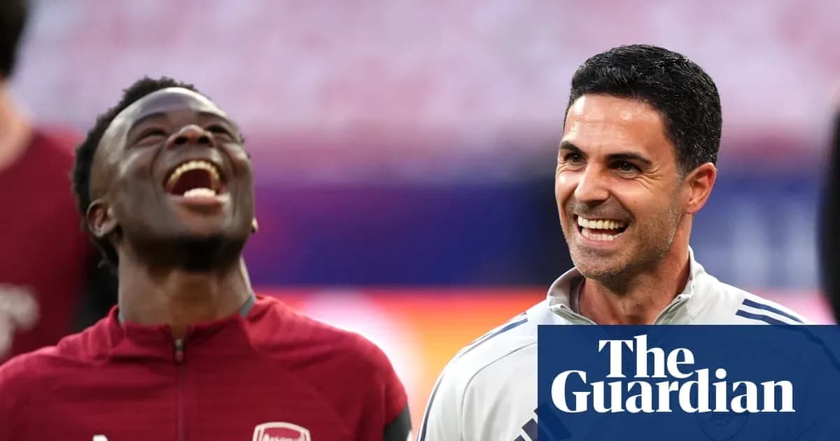 Jugadores de Arsenal riendo durante calentamiento