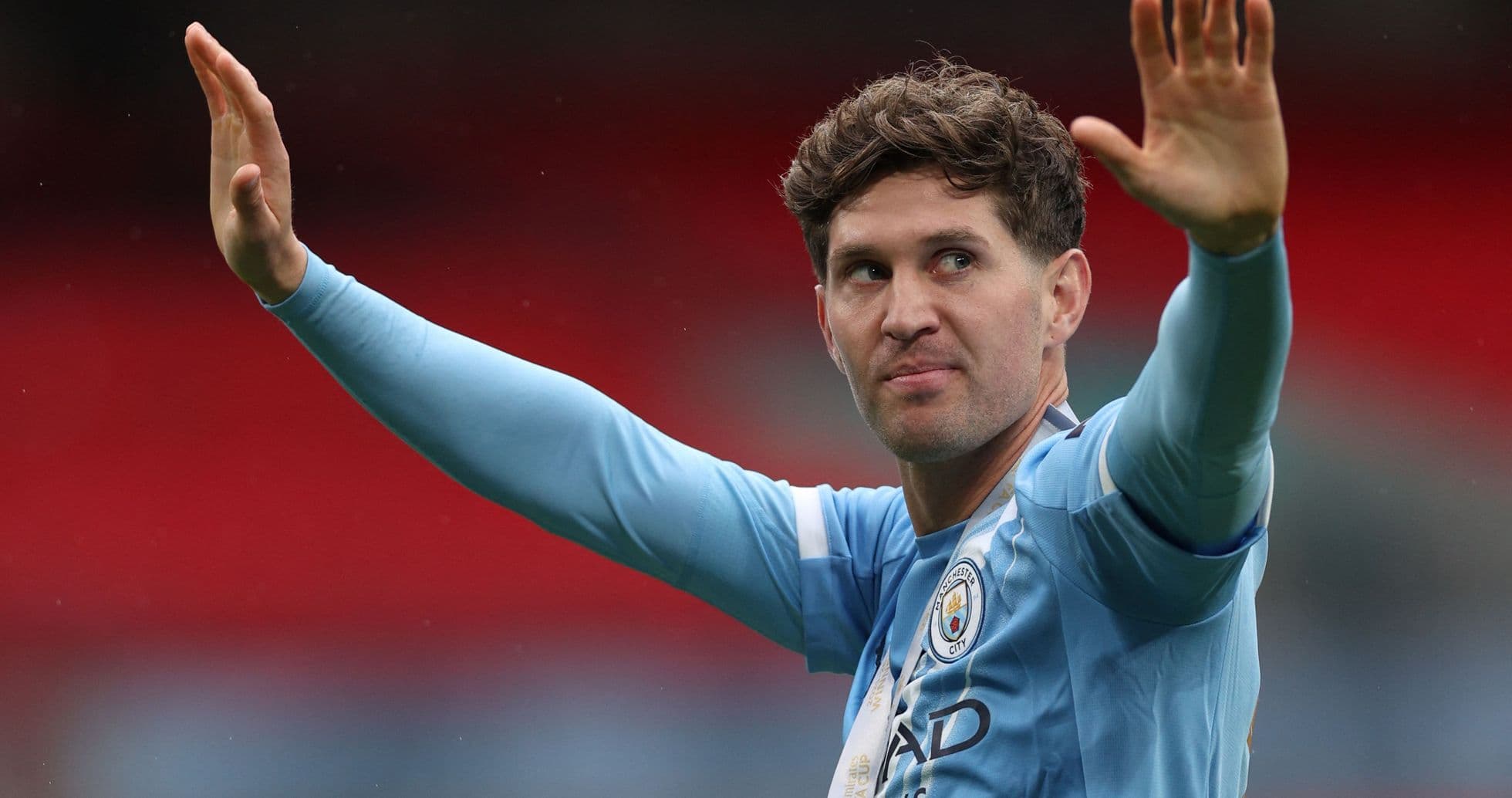 Jugador de Manchester City saludando a la afición