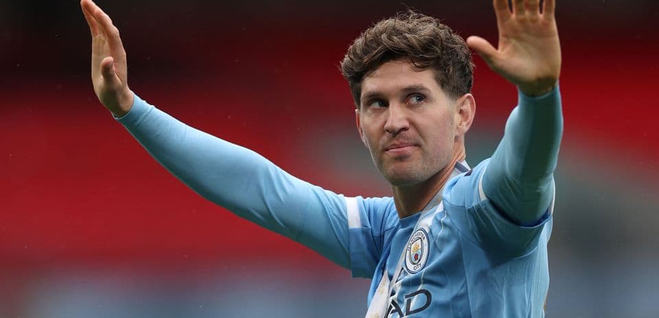 Jugador de Manchester City saludando a la afición