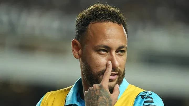 Jugador señalando su nariz durante el partido