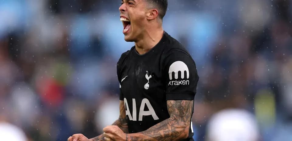 Jugador de Tottenham celebrando un gol