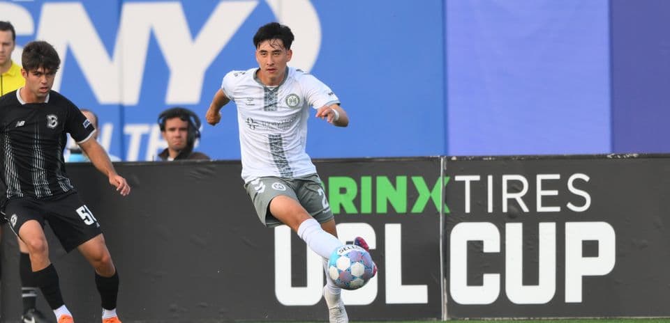 Jugador de Hartford Athletic en acción