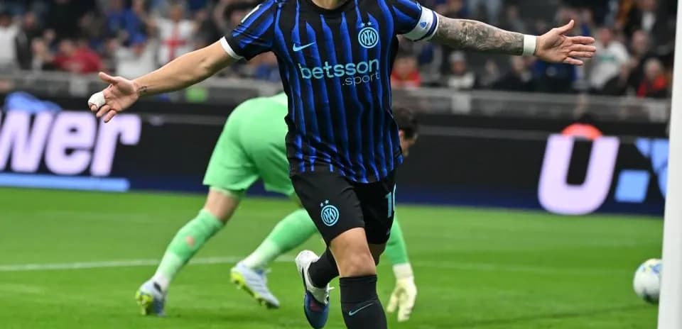Lautaro Martínez celebrando un gol en partido