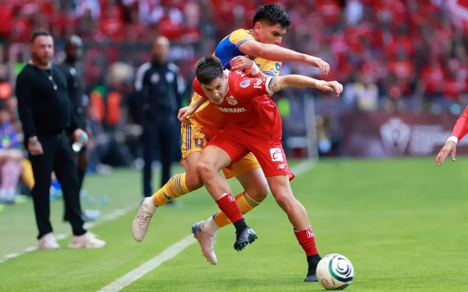 Jugadores de Toluca y Tigres en la Champions