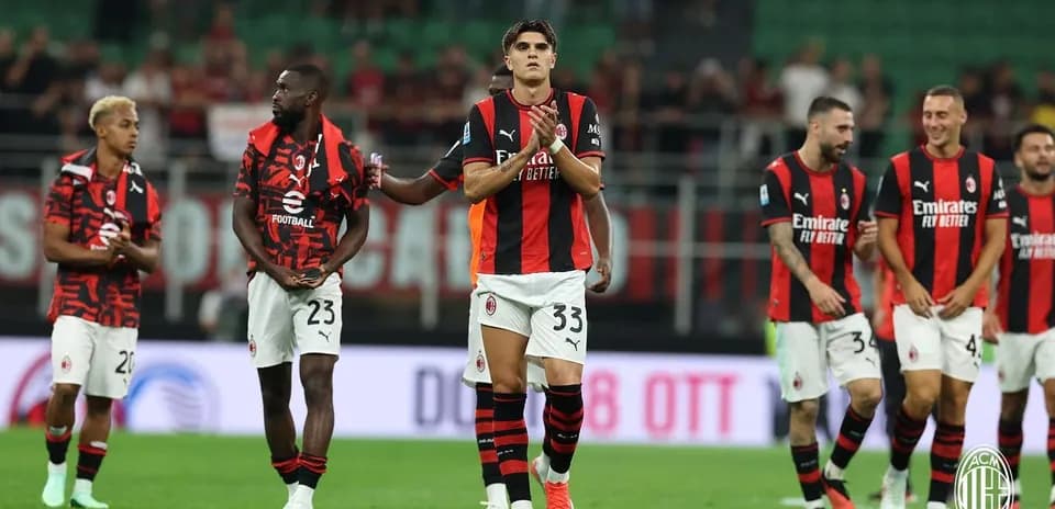 Jugadores de AC Milan en el campo