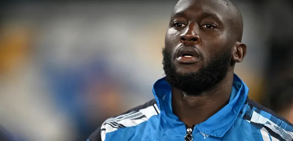 Jugador de Napoli en calentamiento antes del partido
