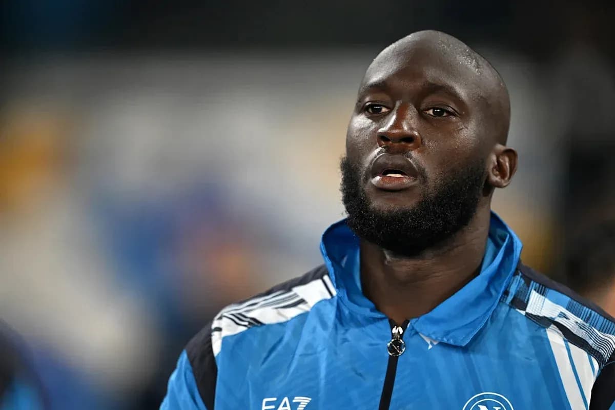 Jugador de Napoli en calentamiento antes del partido