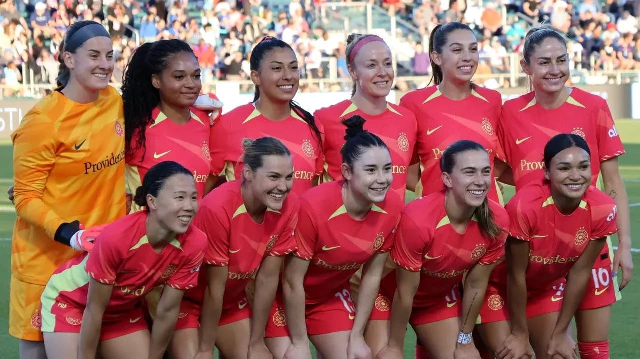 Equipo de Portland Thorns W en la cancha Equipo de Portland Thorns W en la cancha