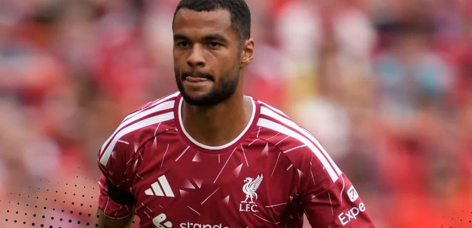 Jugador de Liverpool caminando en el campo