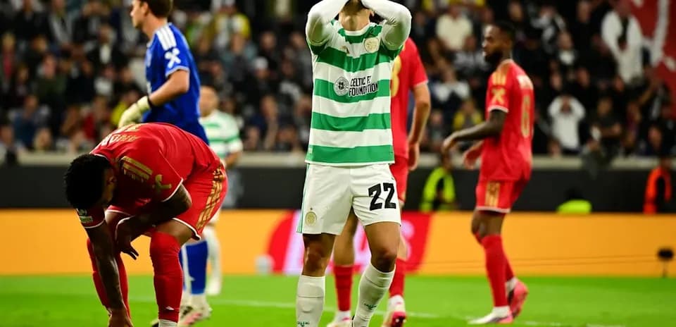 Jugador de Celtic lamentándose tras una jugada