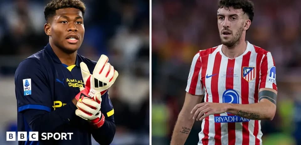 Portero y jugador de fútbol en acción durante partido