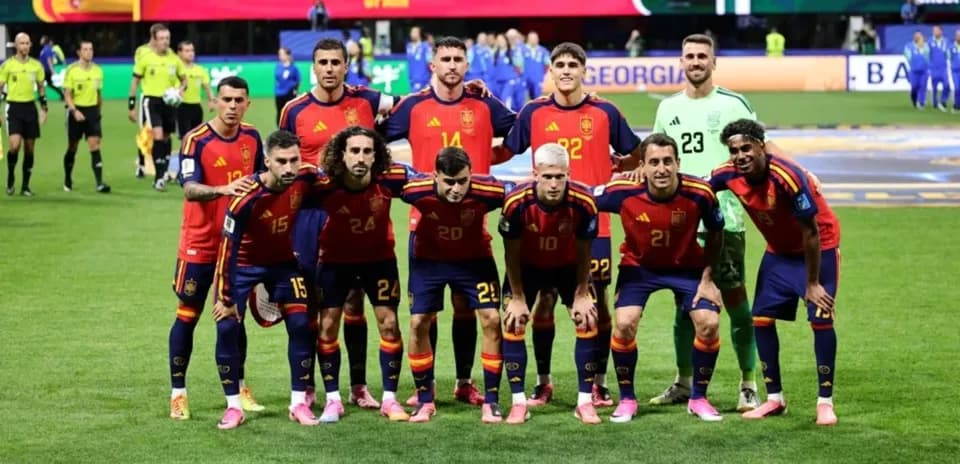 Equipo de España posando para la foto oficial