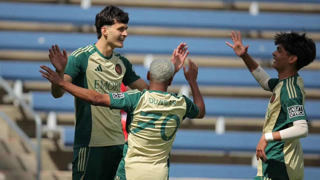 Jugadores de Atlanta United II celebrando un gol