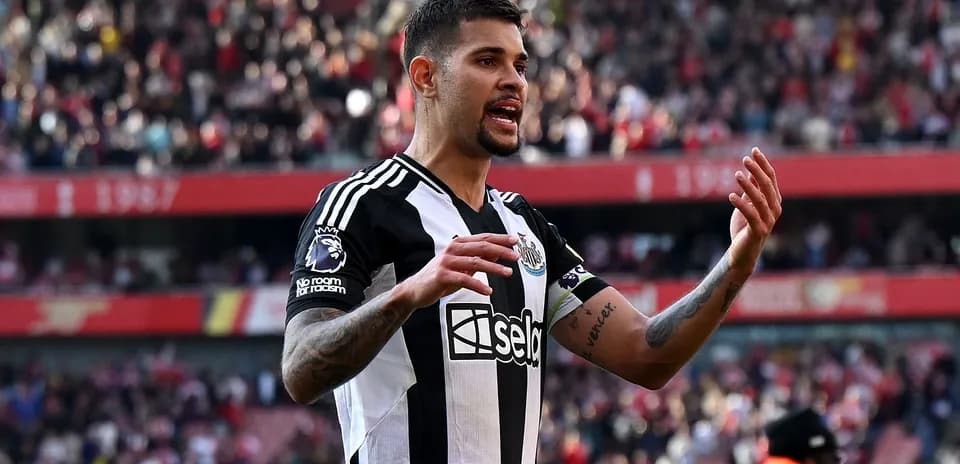 Jugador de Newcastle gesticulando durante un partido