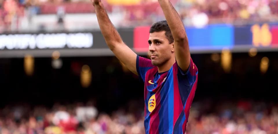 Jugador del FC Barcelona saludando al público