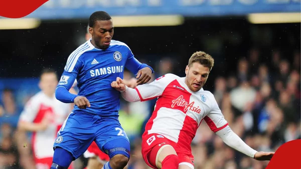 Jugador de Chelsea y QPR luchando por el balón