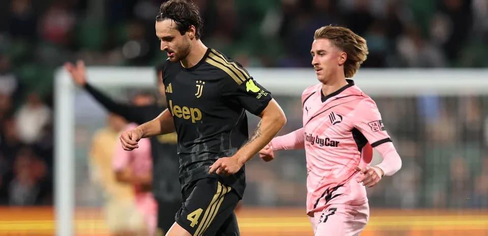 Jugador de Juventus corriendo durante el partido