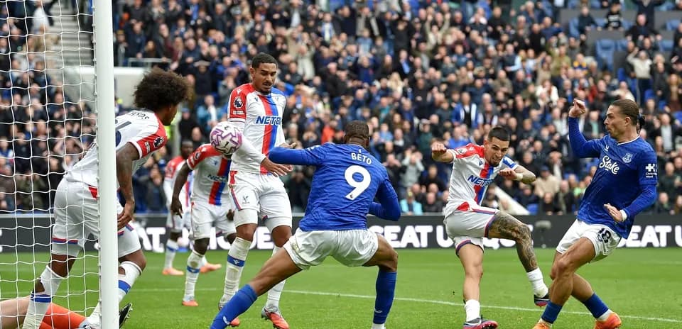 Acción del partido Crystal Palace contra Everton