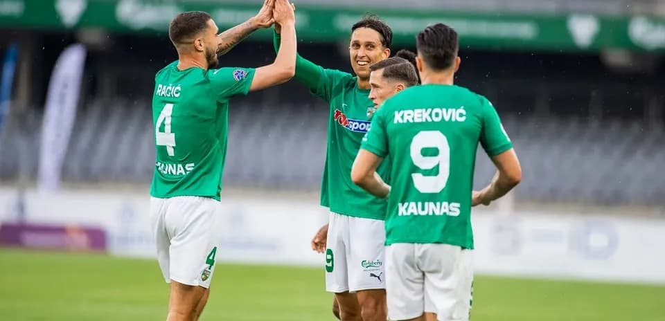 Jugadores de Kauno Žalgiris celebrando un gol