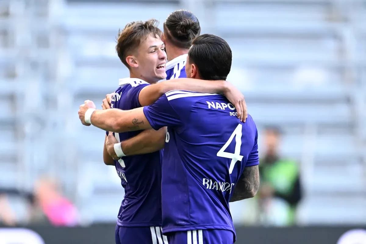 Jugadores de Anderlecht celebrando un gol