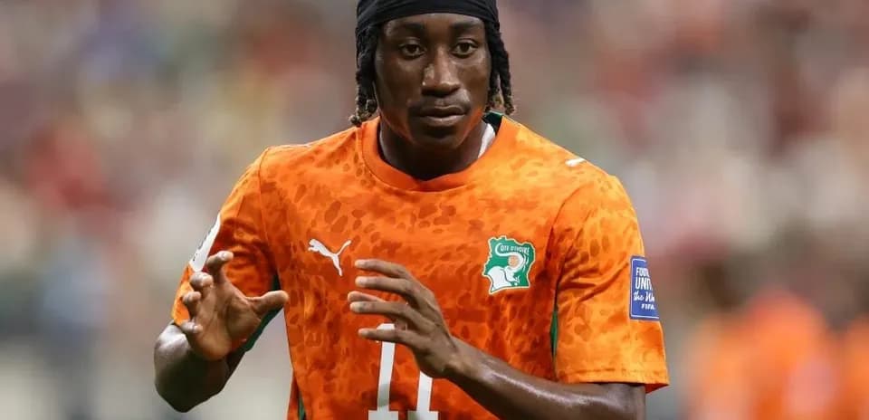 Jugador de Costa de Marfil en acción durante partido