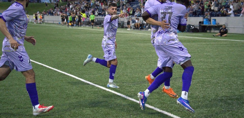 Jugadores de Union Omaha celebrando un gol