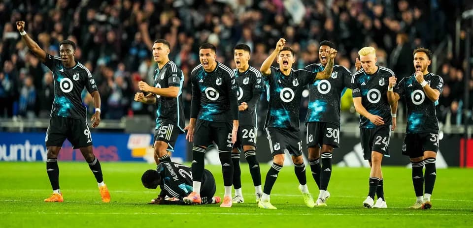 Jugadores de Minnesota United celebrando un gol