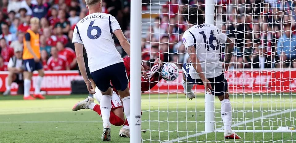 Gol de Nottingham Forest en el partido