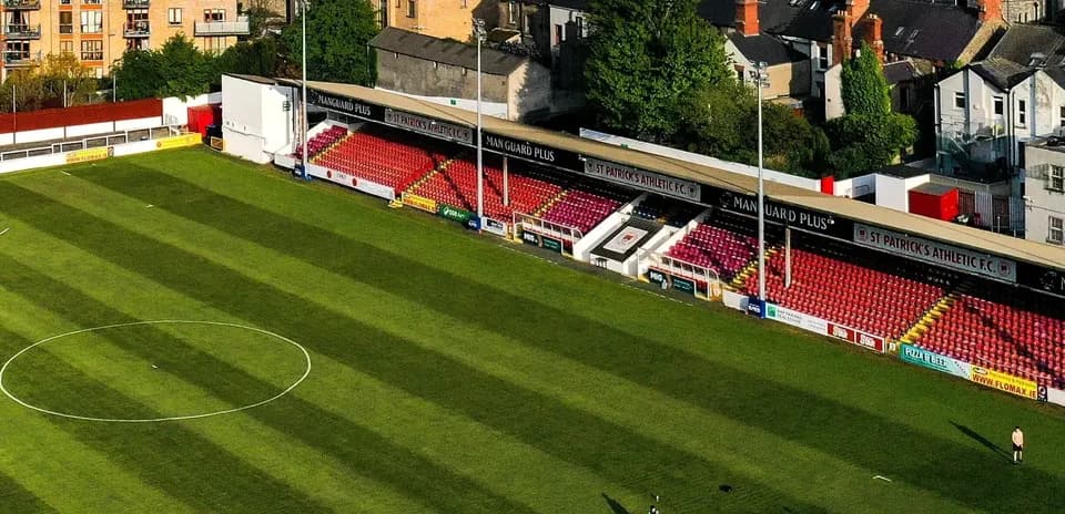 Vista del campo de St Patrick's Athletic F.C.