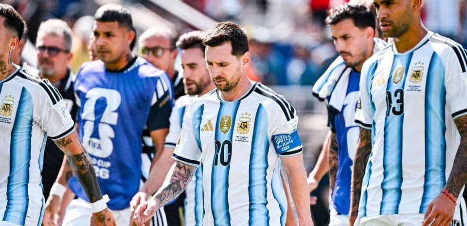 Jugadores de Argentina caminando hacia el campo de juego