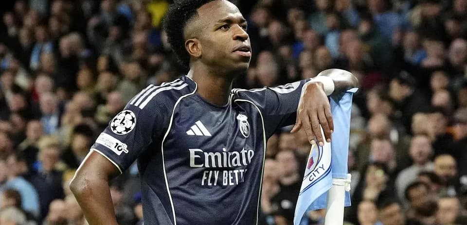 Jugador de Real Madrid junto al banderín de esquina