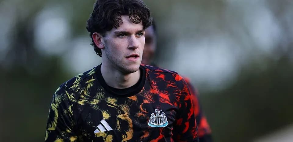 Portero de Newcastle entrenando en campo