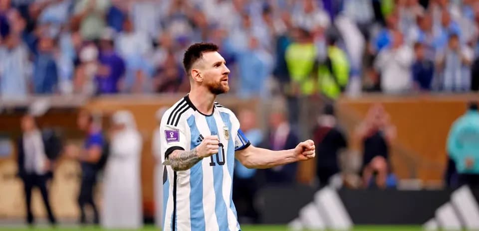 Lionel Messi celebrando con camiseta de Argentina