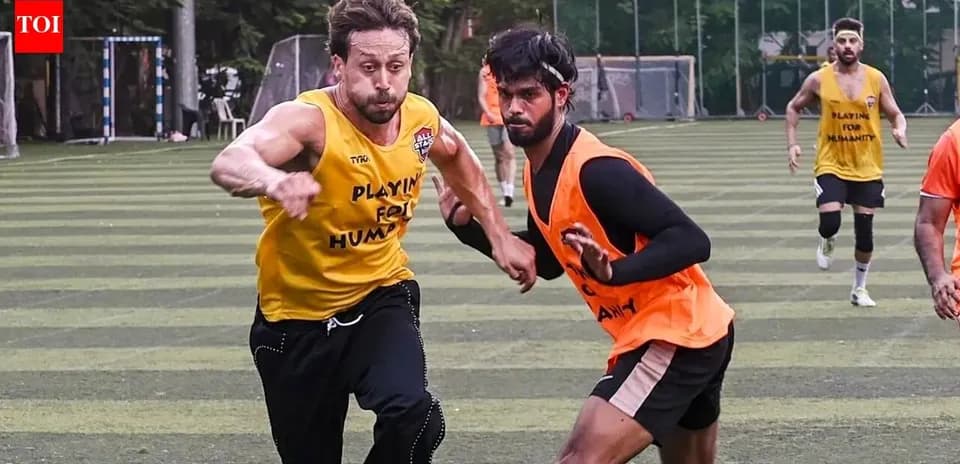 Jugadores corriendo durante un entrenamiento de fútbol