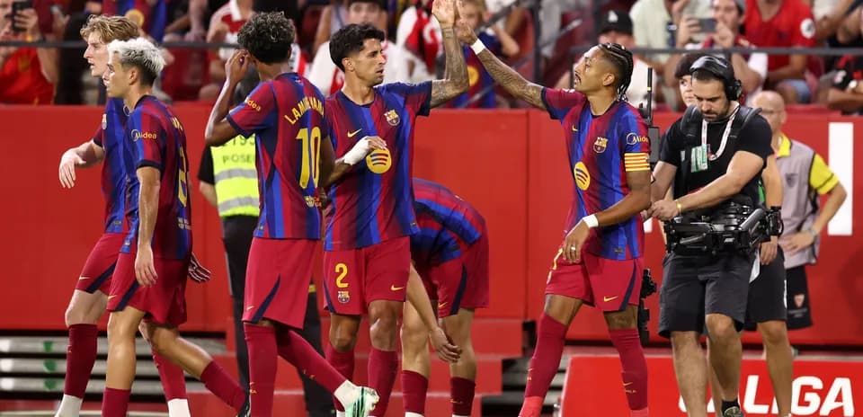 Jugadores del Barcelona celebrando un gol en el partido