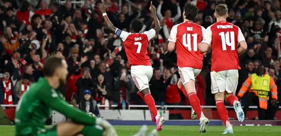 Jugadores de Arsenal celebrando un gol