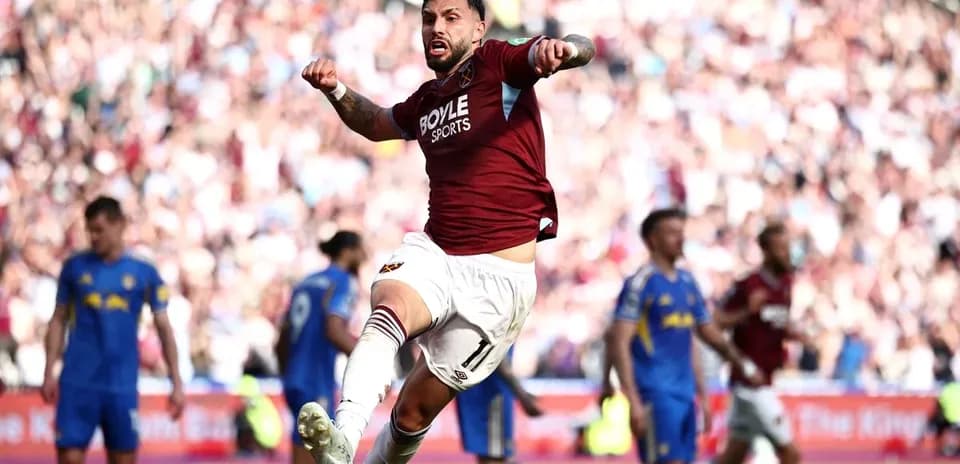 Jugador de West Ham celebrando un gol en el partido