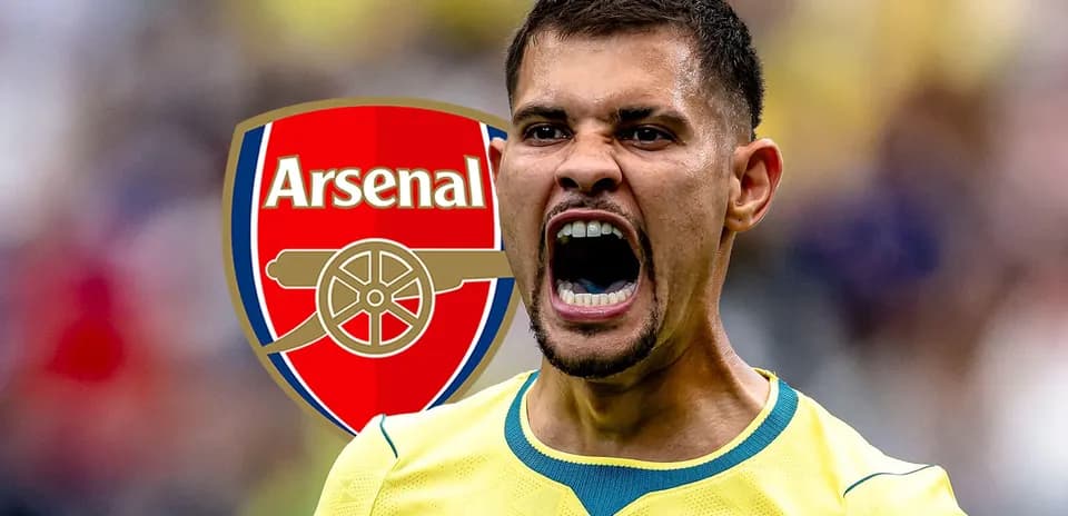 Jugador de Arsenal gritando con el logotipo del equipo