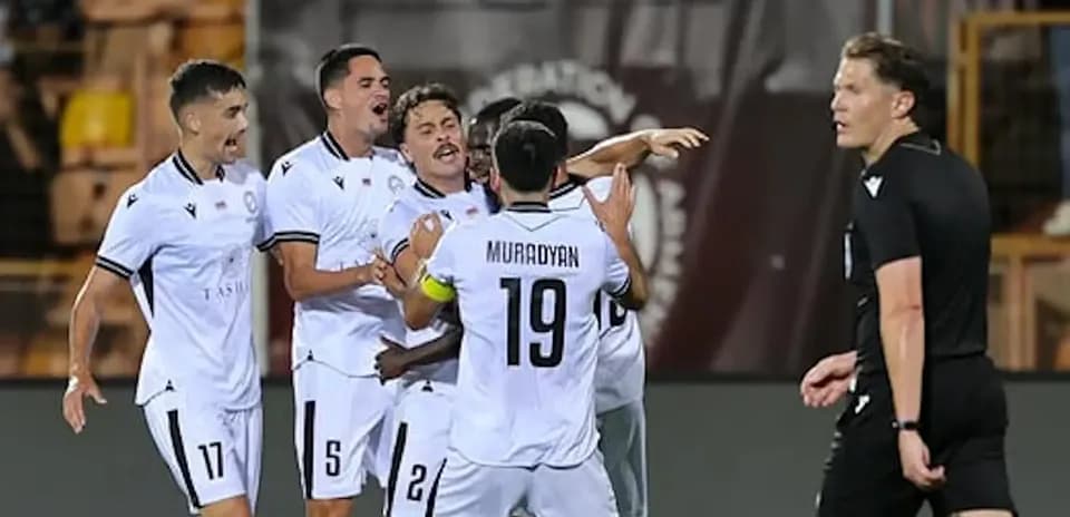 Celebración de gol de Ararat-Armenia