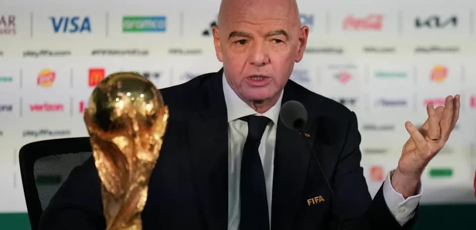 Gianni Infantino hablando en conferencia de prensa