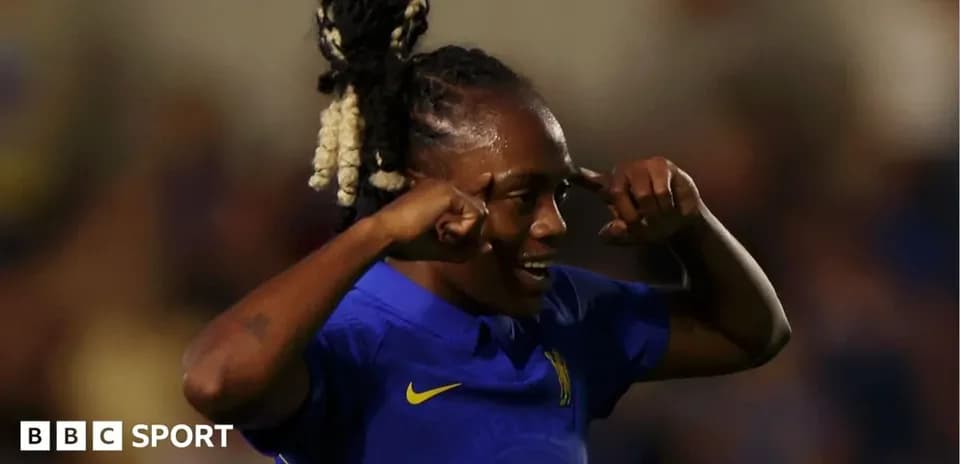 Jugadora de Chelsea celebrando un gol en el partido