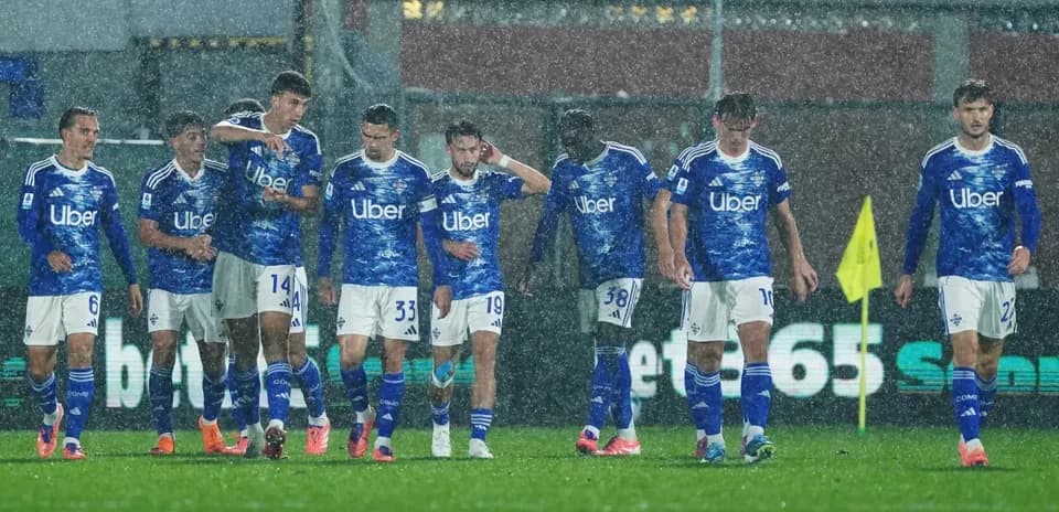 Equipo de Como en partido de fútbol