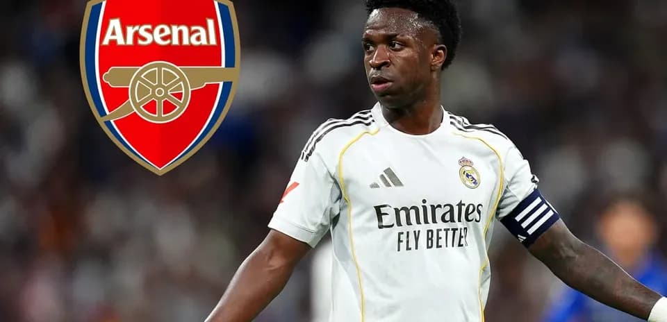 Jugador de Real Madrid en acción con logo de Arsenal